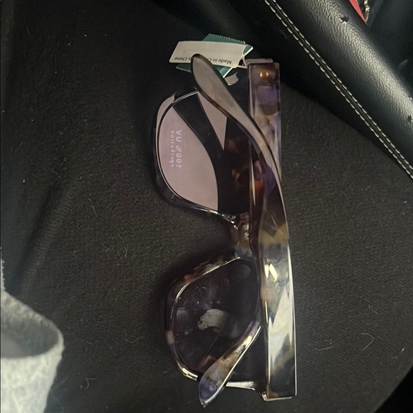 Stylish Tortoise Shell Sunglasses - Picture 5 of 6